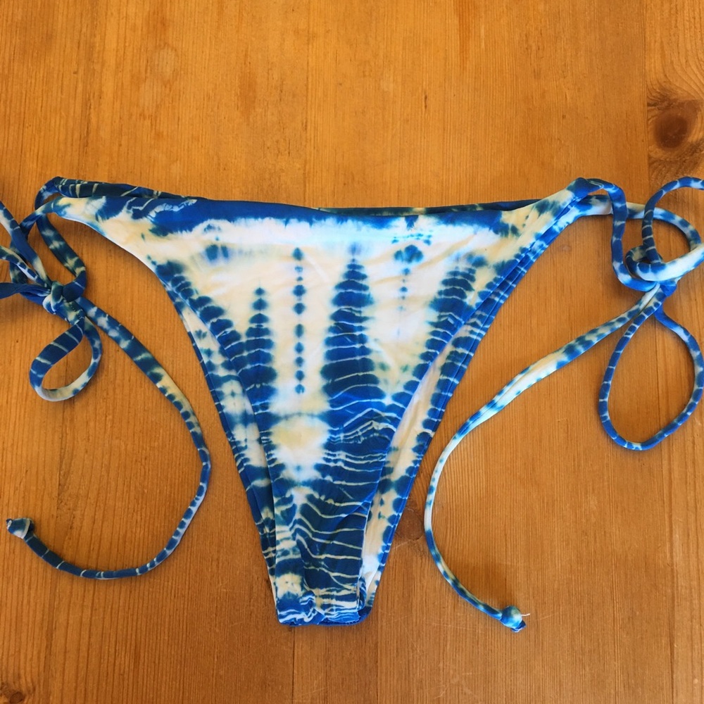 Frankie’s Bikinis Marley Tie-Dye Bikini Bottom - M